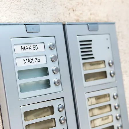 Max 35